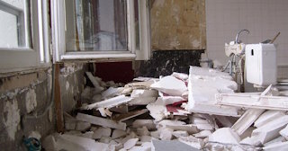 Демонтаж хрущевки в Нижневартовске - удаление старых полов и стен по выгодной цене от 1763 рублей.